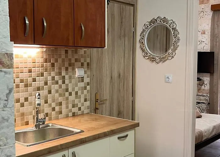 Milopetra 펜션 예롤리민